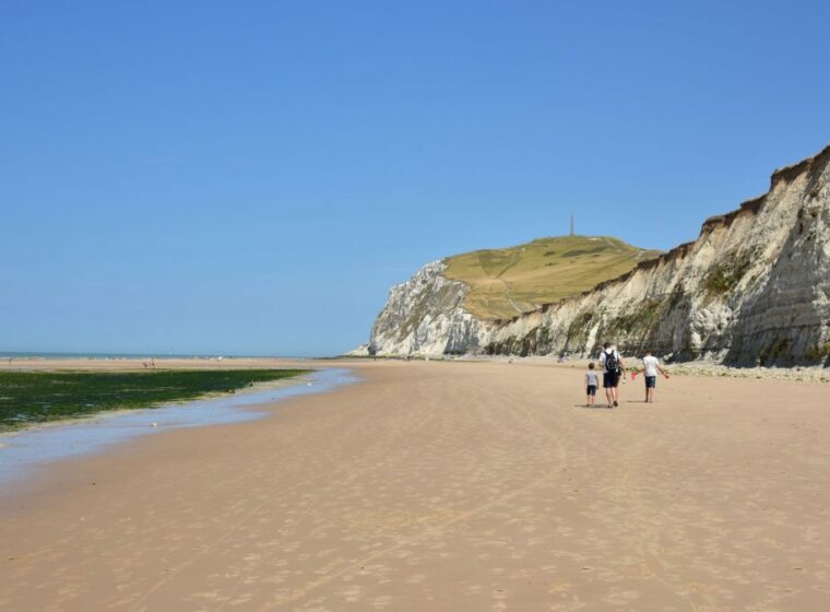 Hiking Along Cap Blanc Nez © Eric Desaunois 1080x675 1 Aspect Ratio 760 560
